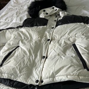 Topshop Black and White Puffer Jacket waterproof ideal for variable conditions